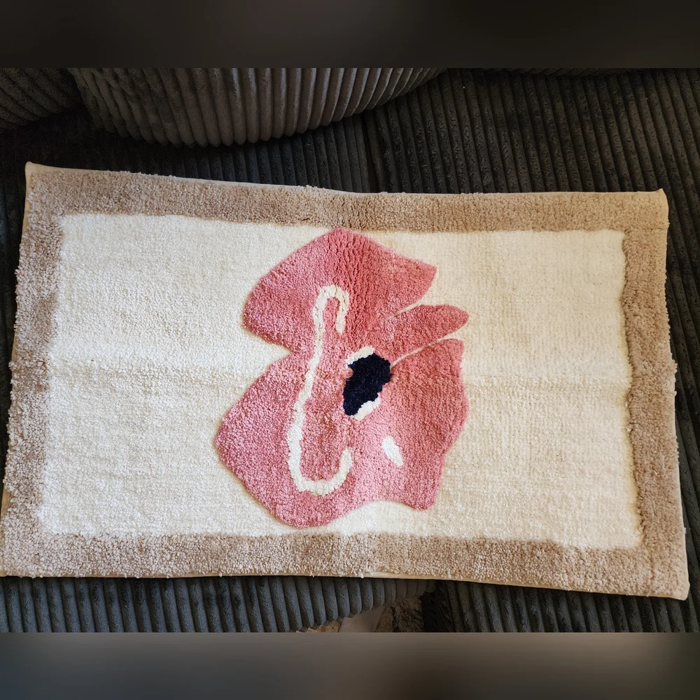 Floral print bath mat
